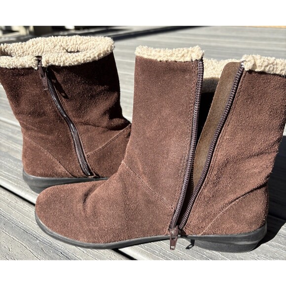 Clarks Size 7 Anna Curly Suede Boots Brown Flexible Lightweight Womens - Picture 6 of 10